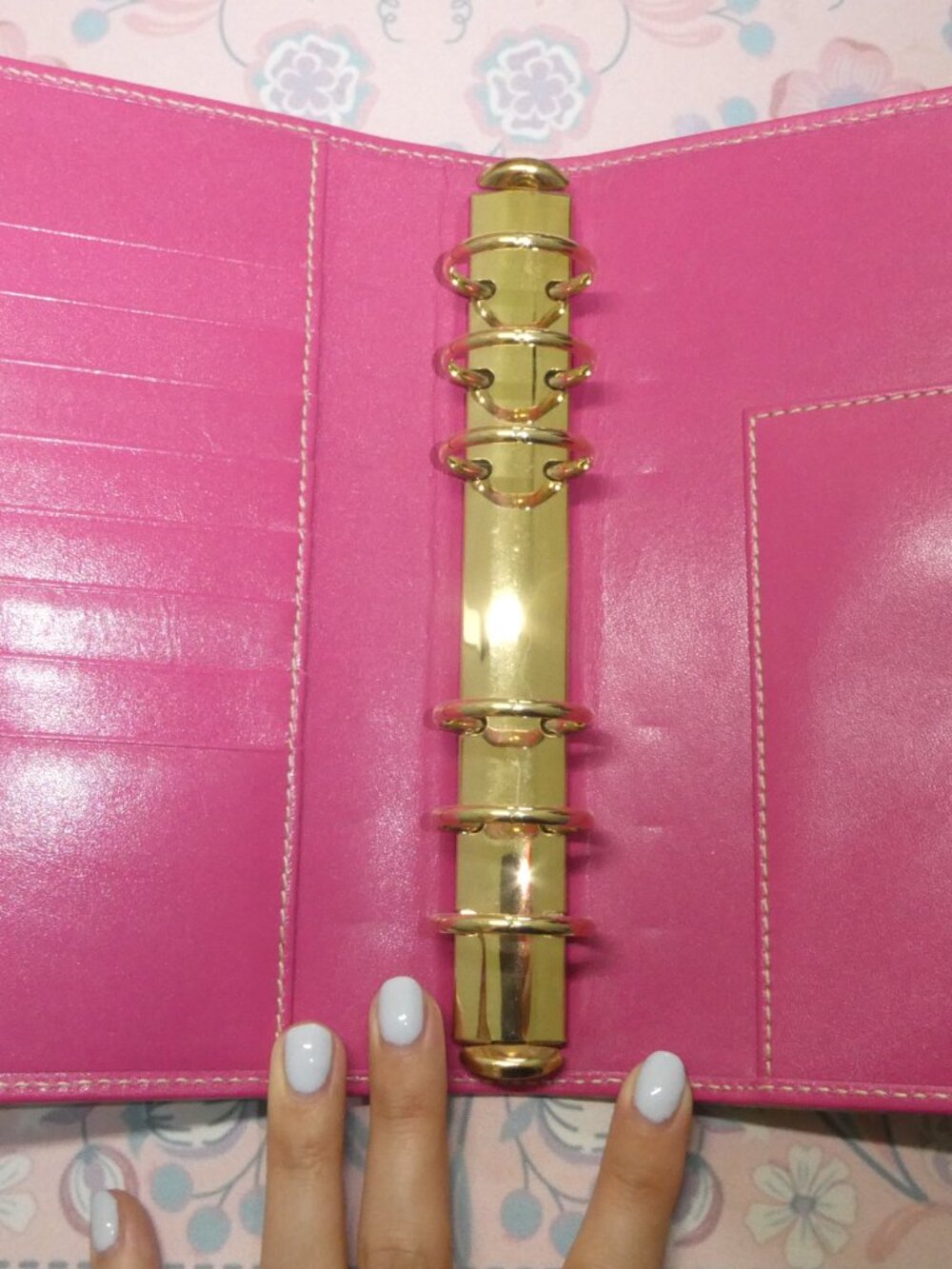 Kate Spade *RARE* Gold Planner - Picture 5 of 14